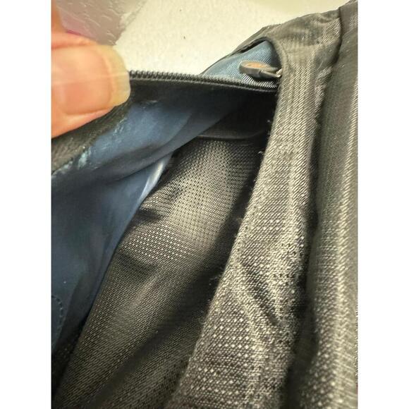 Lowepro Black Nylon Backpack Front Zip Pocket‎ Adjustable Straps - Picture 9 of 9